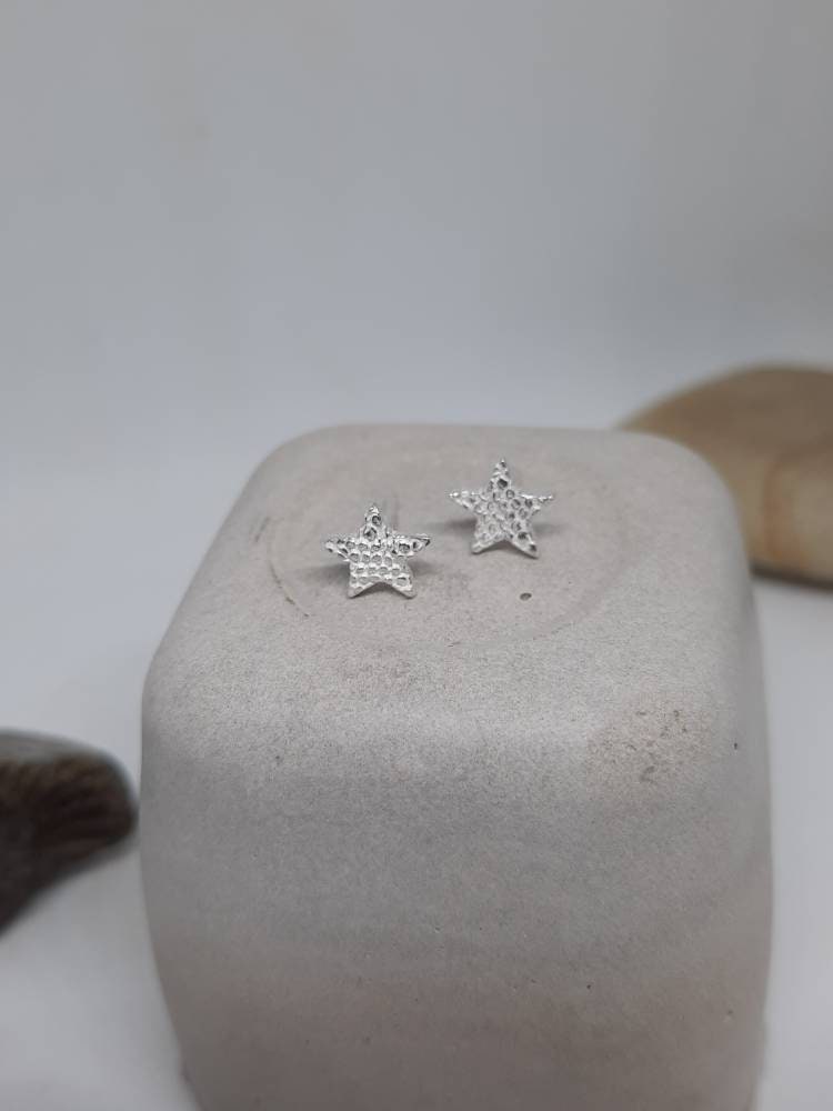Star texture stud earrings