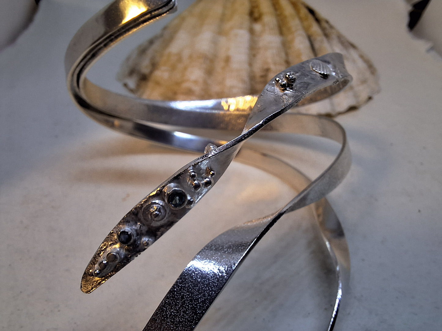 Sea kelp cuff