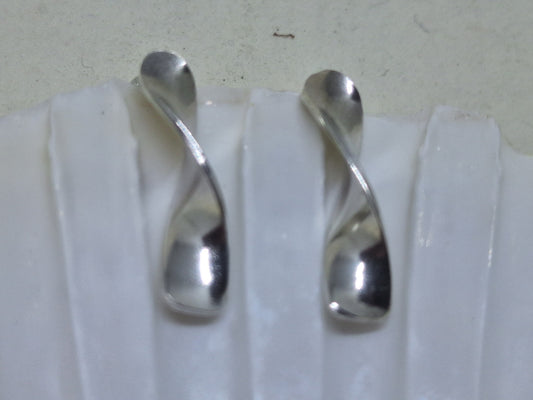 Sea kelp stud earrings