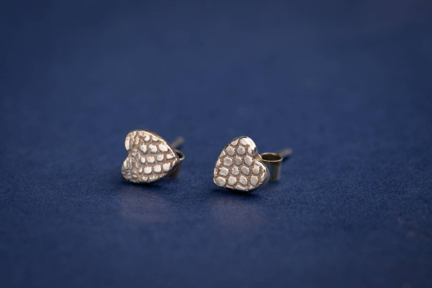 Heart stud textured earrings